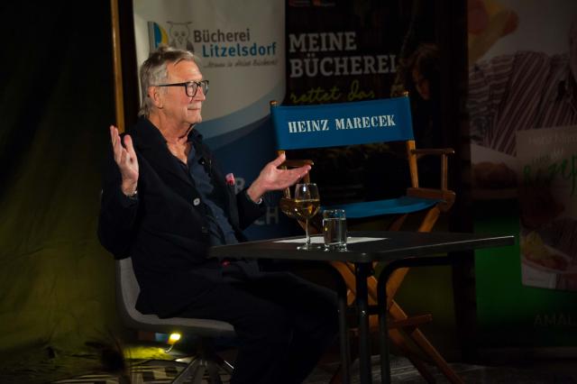 Vorhang auf Österreich liest